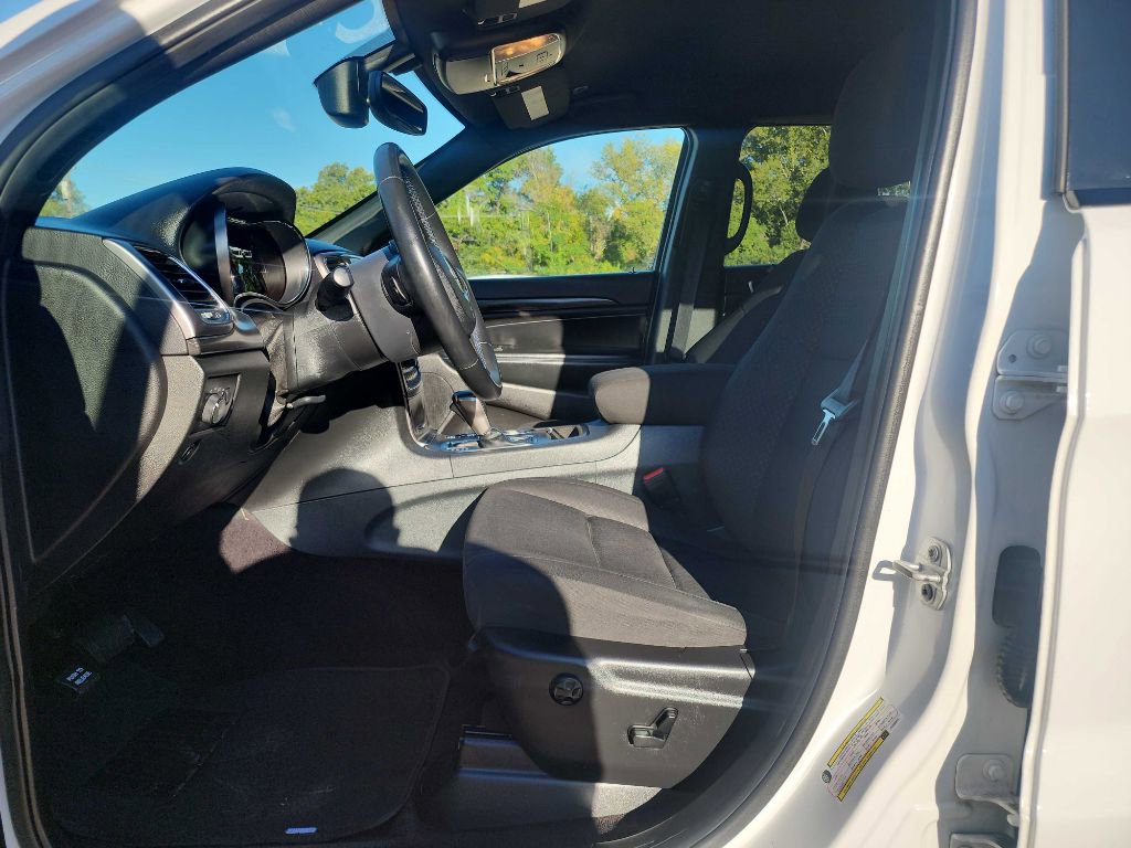 Used 2018 Jeep Grand Cherokee Laredo AWD/4WD image 15