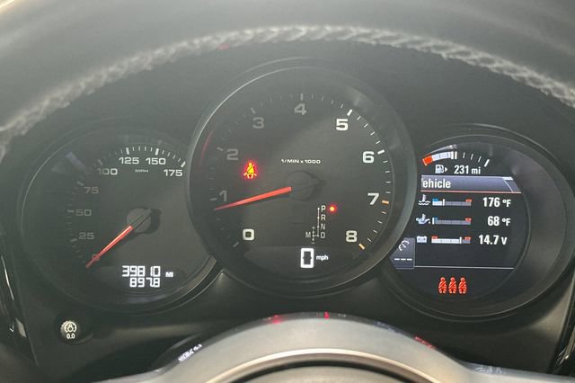 Used 2021 Porsche Macan image 32