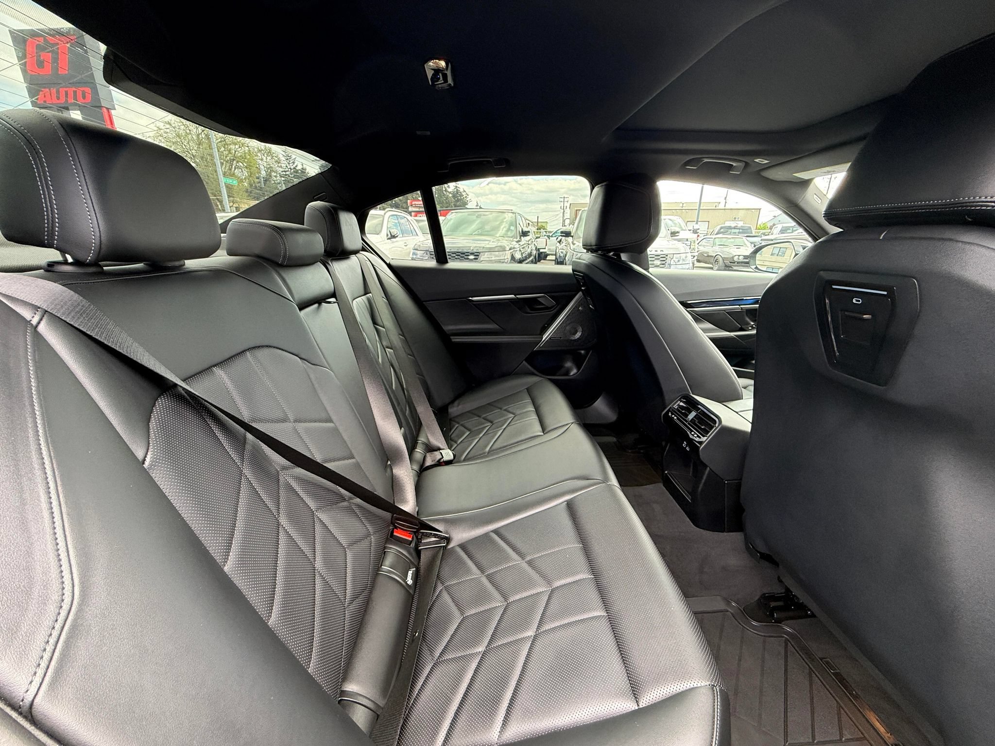 Used 2024 BMW i5 M60 w/ Premium Package AWD/4WD image 8