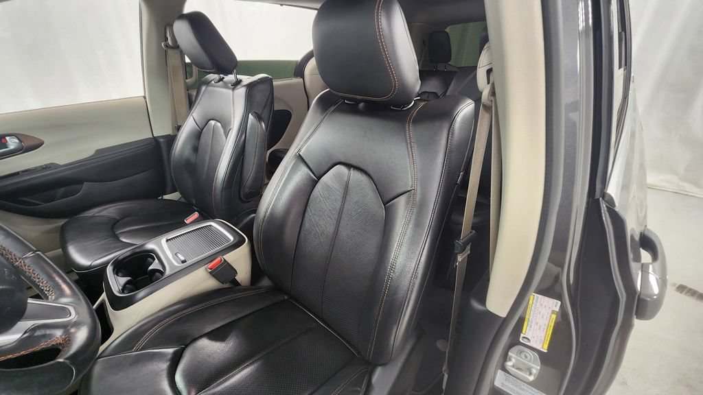 Used 2017 Chrysler Pacifica Touring-L Plus FWD image 10