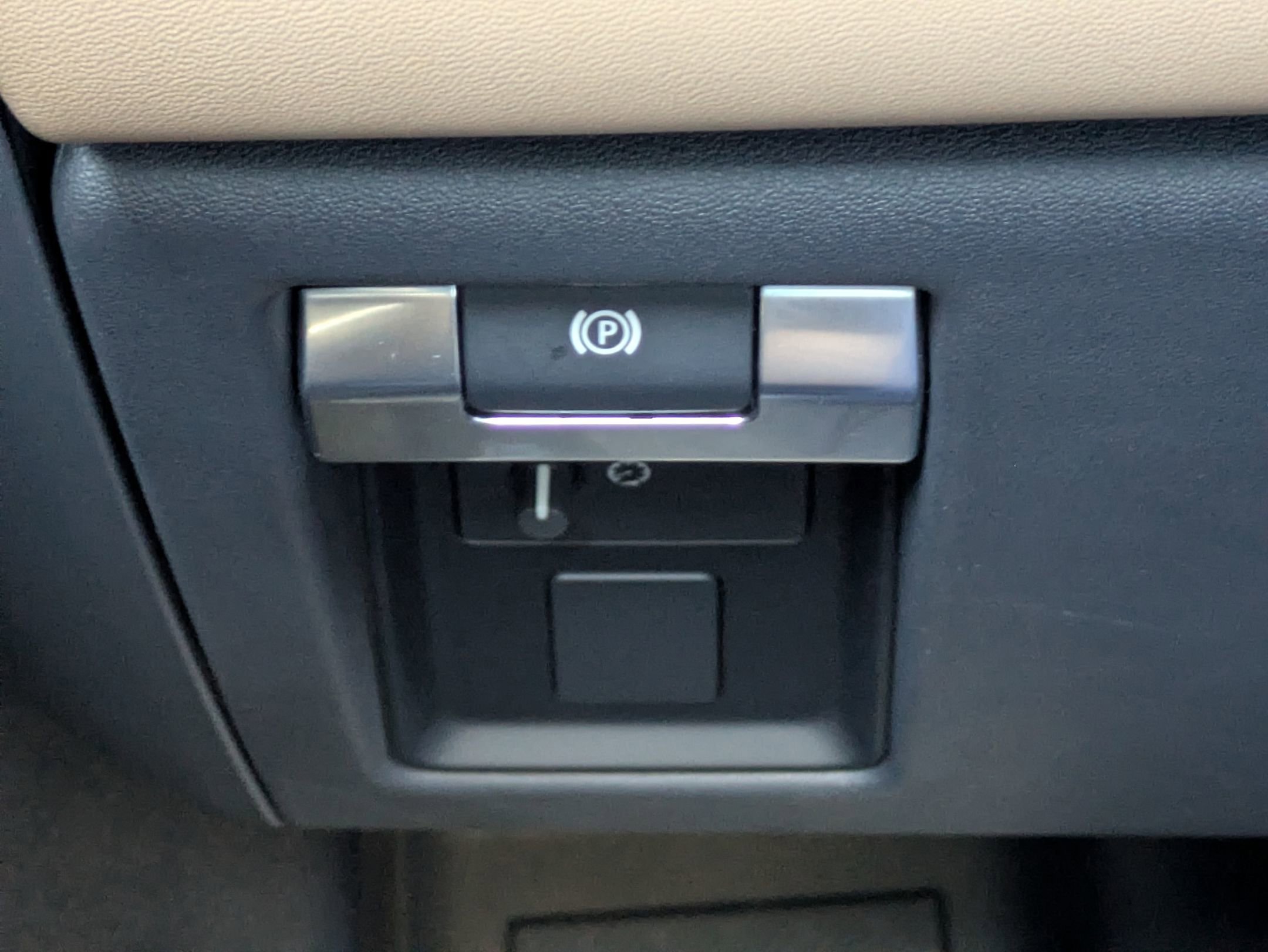 Used 2025 Land Rover Defender 110 X-Dynamic SE image 19