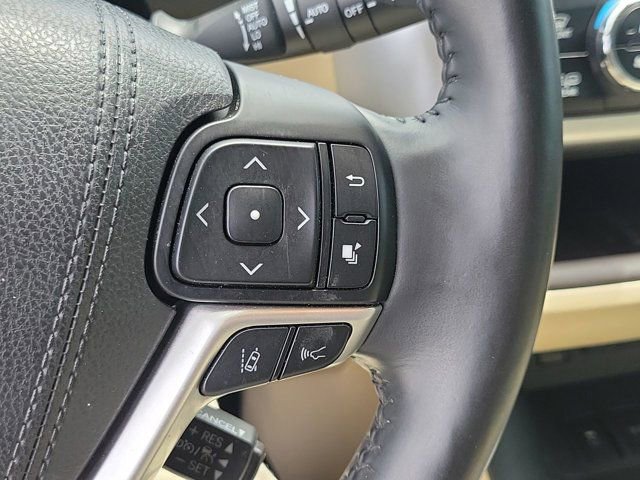Used 2017 Toyota Highlander Limited Platinum image 33