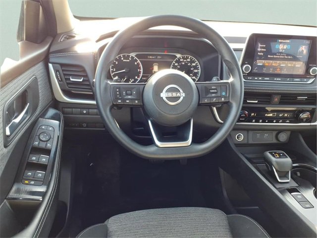 Used 2023 Nissan Rogue SV image 5