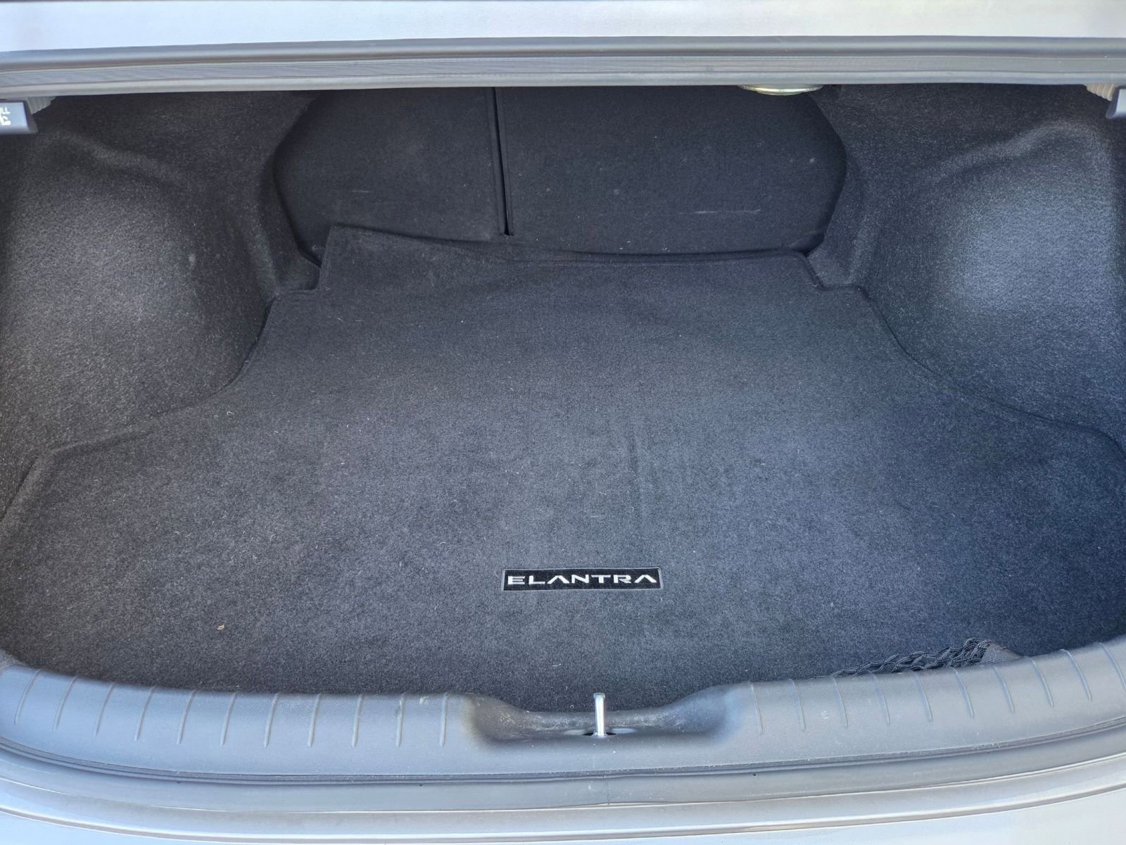 Used 2023 Hyundai Elantra Limited image 21