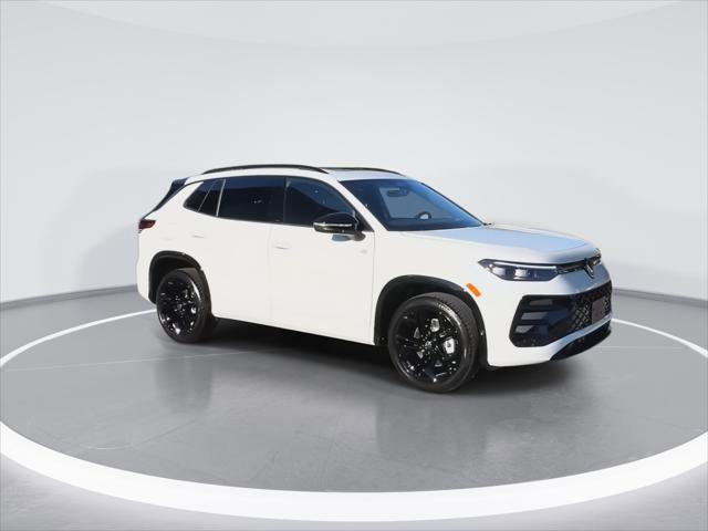 New 2025 Volkswagen Tiguan SE R-Line image 2