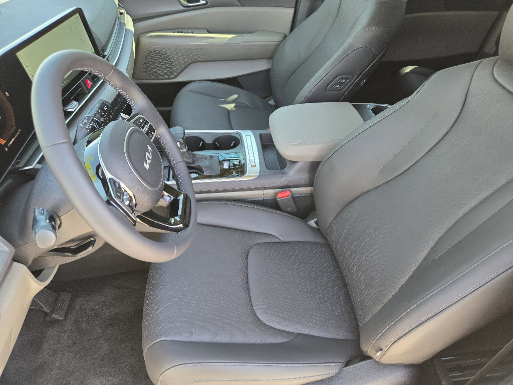 New 2026 Kia Carnival EX image 9