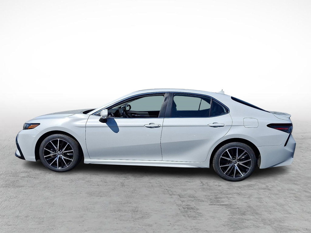 Used 2024 Toyota Camry SE image 2