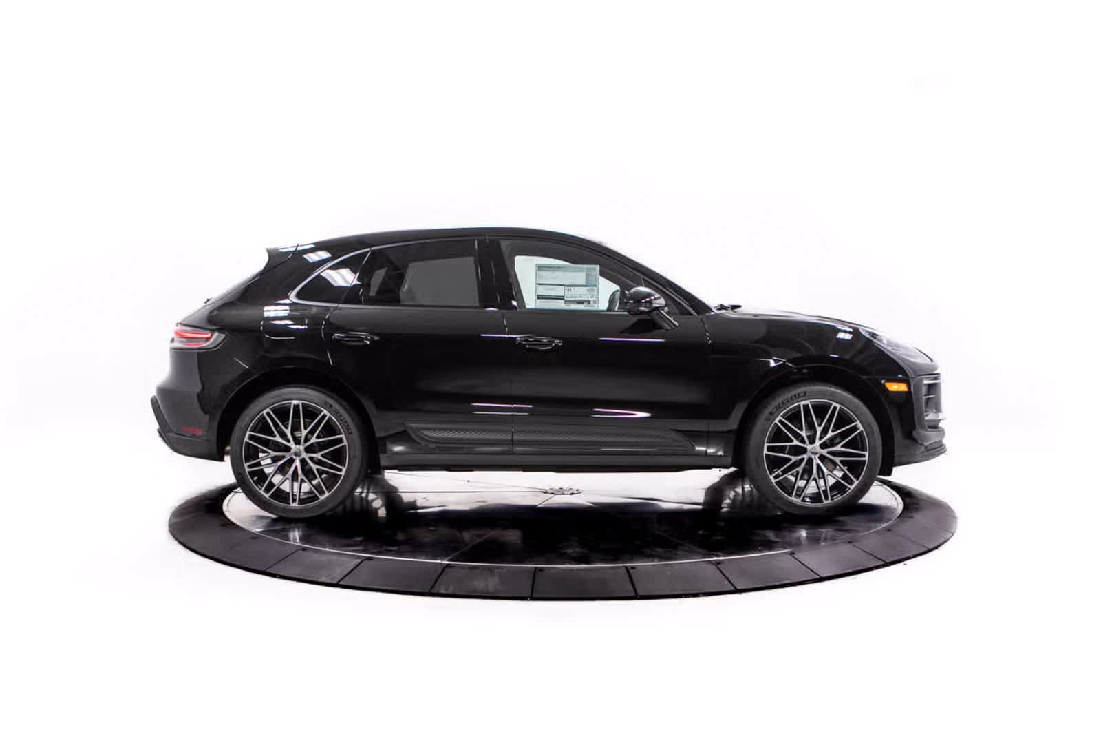 Certified 2026 Porsche Macan AWD/4WD image 8