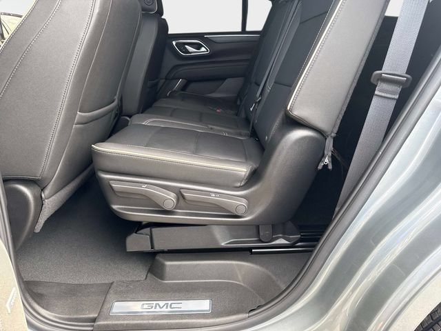 Used 2024 GMC Yukon SLT w/ SLT Premium Package AWD/4WD image 12
