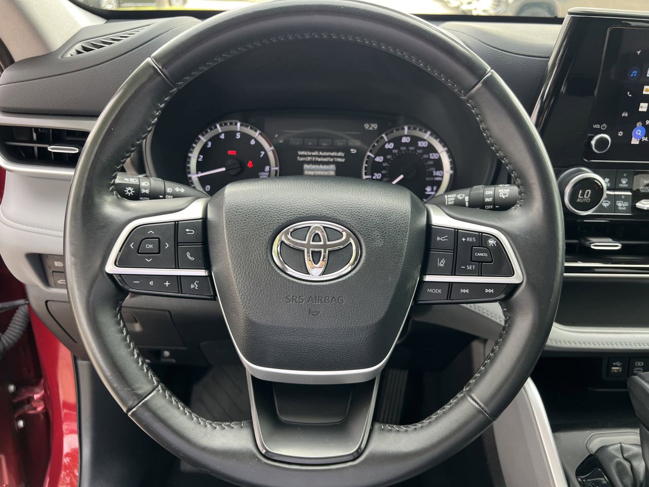Used 2024 Toyota Highlander LE FWD image 9