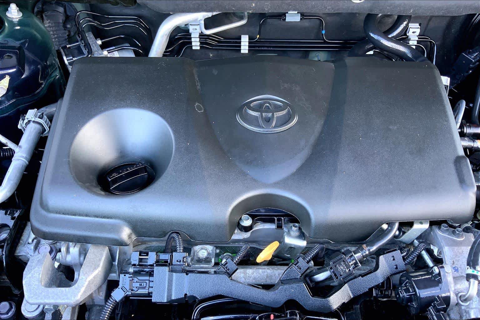 Used 2024 Toyota RAV4 XLE FWD image 31
