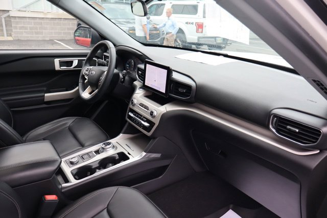 Used 2023 Ford Explorer XLT w/ Equipment Group 202A AWD/4WD image 42