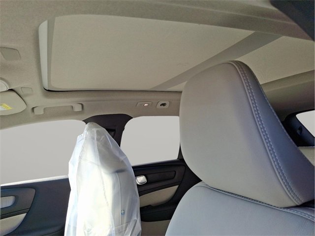 New 2025 Volvo XC40 B5 Plus w/ Protection Package Premier image 9