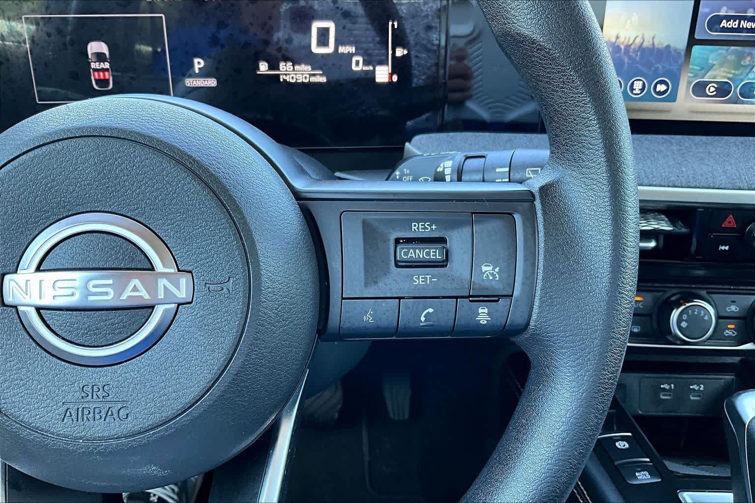 Used 2025 Nissan Kicks SV AWD/4WD image 48
