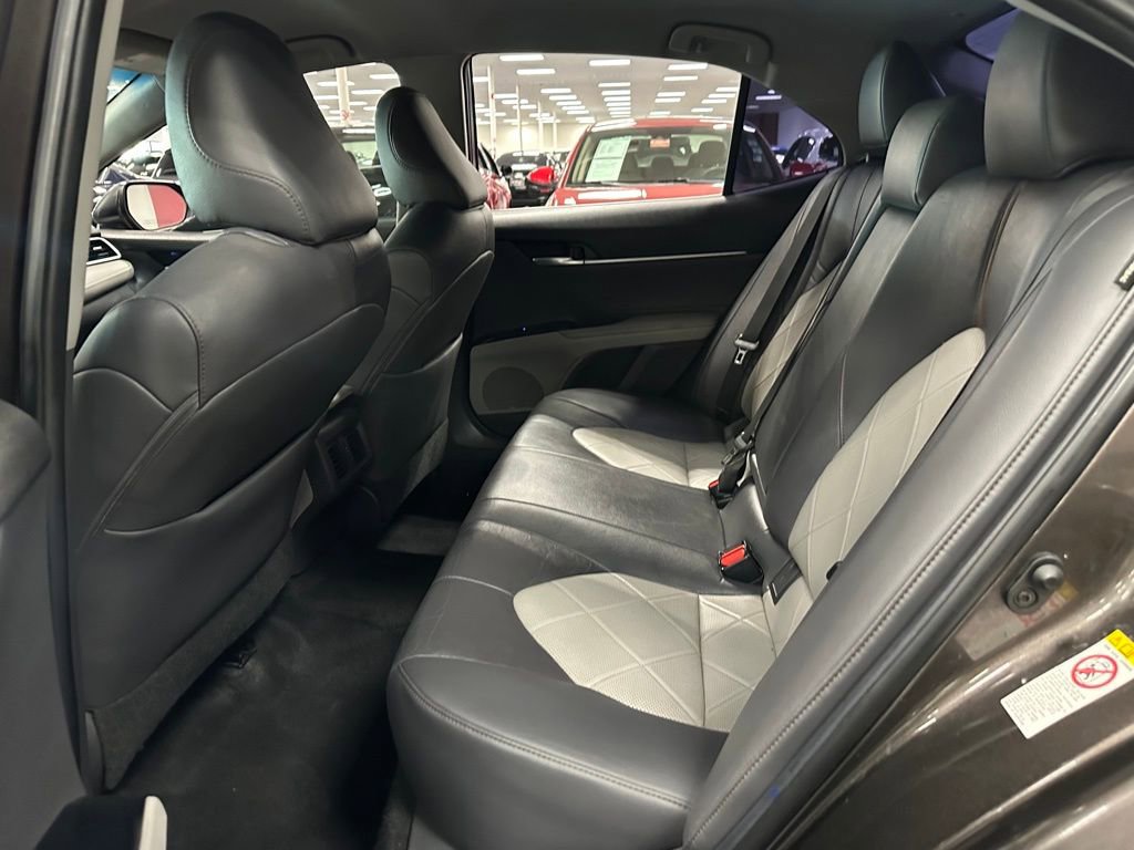 Used 2018 Toyota Camry XLE FWD image 24