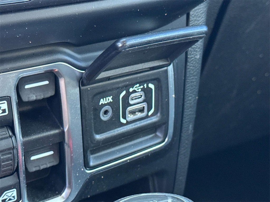 Used 2021 Jeep Gladiator Willys image 27