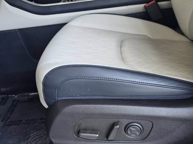 Used 2025 Kia Carnival SX FWD image 24
