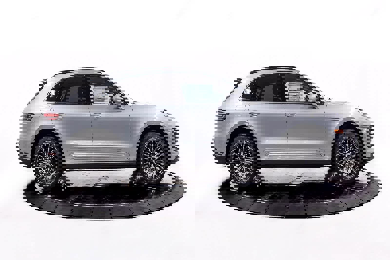 Certified 2026 Porsche Macan image 8