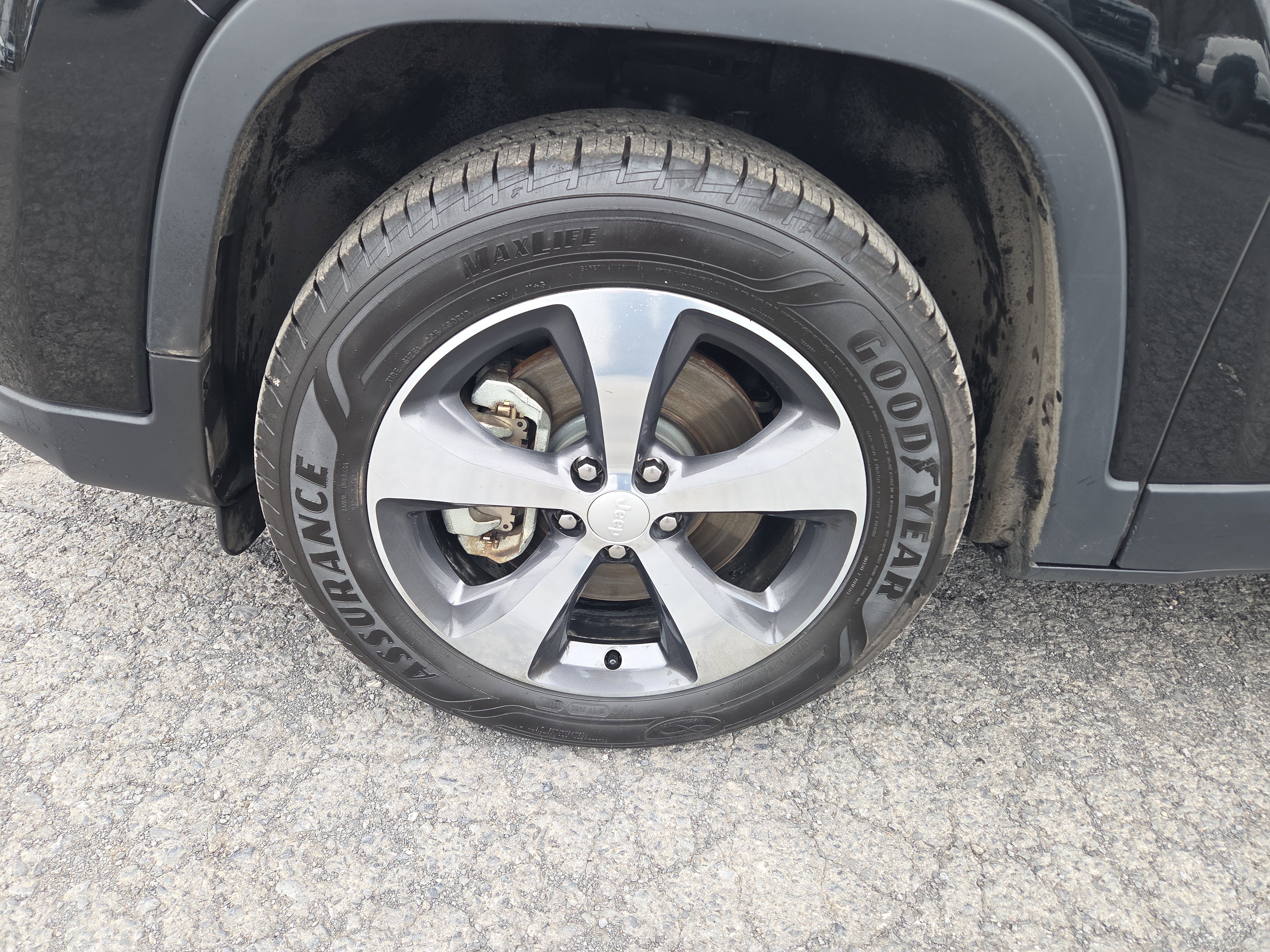 Used 2019 Jeep Cherokee Limited image 11