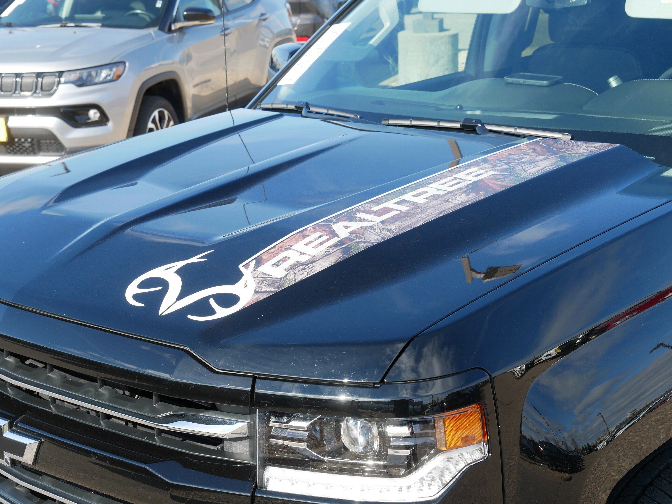 Used 2017 Chevrolet Silverado 1500 LTZ Z71 w/ Realtree Edition AWD/4WD image 38