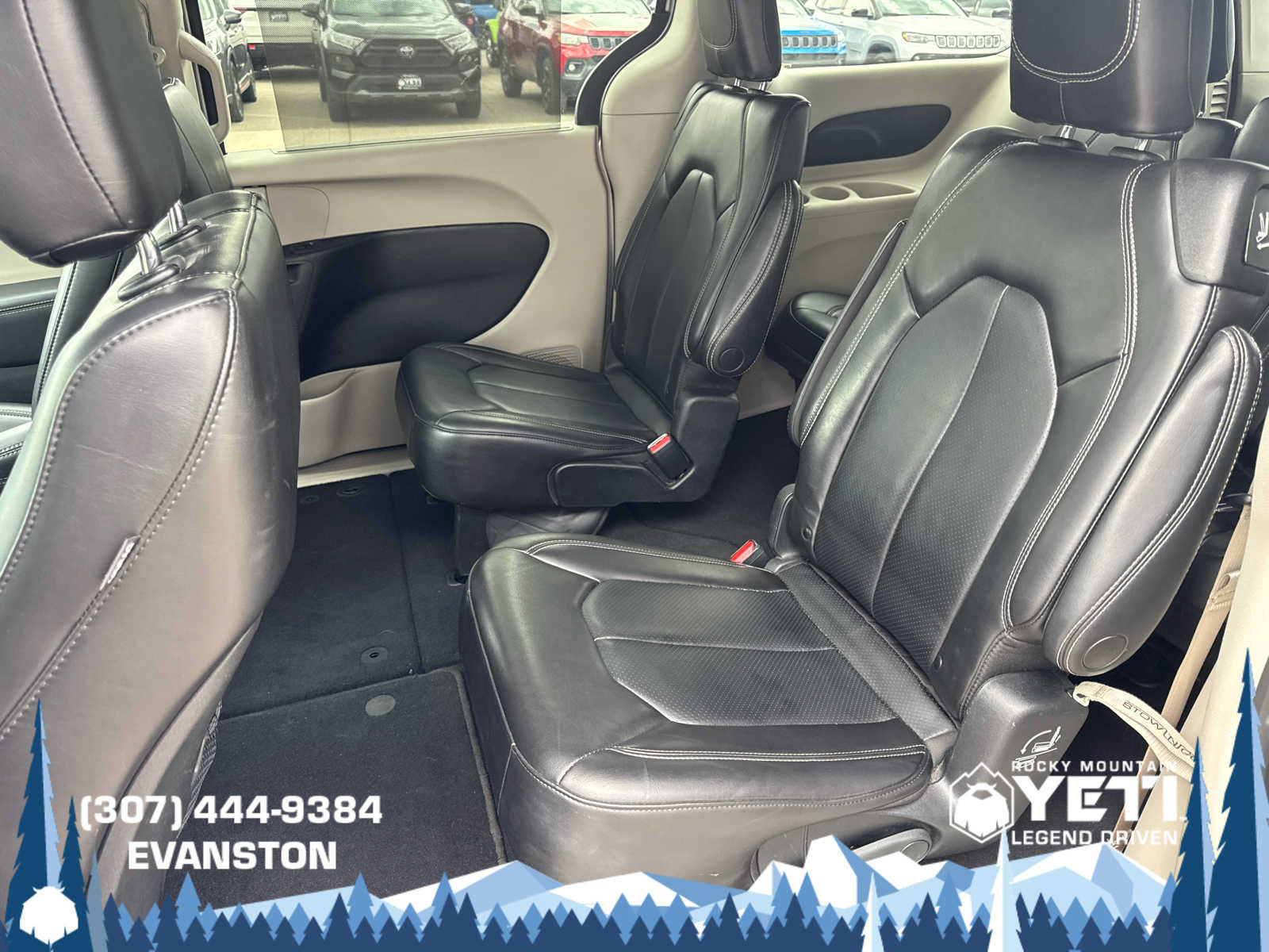 Used 2023 Chrysler Pacifica Touring-L FWD image 19
