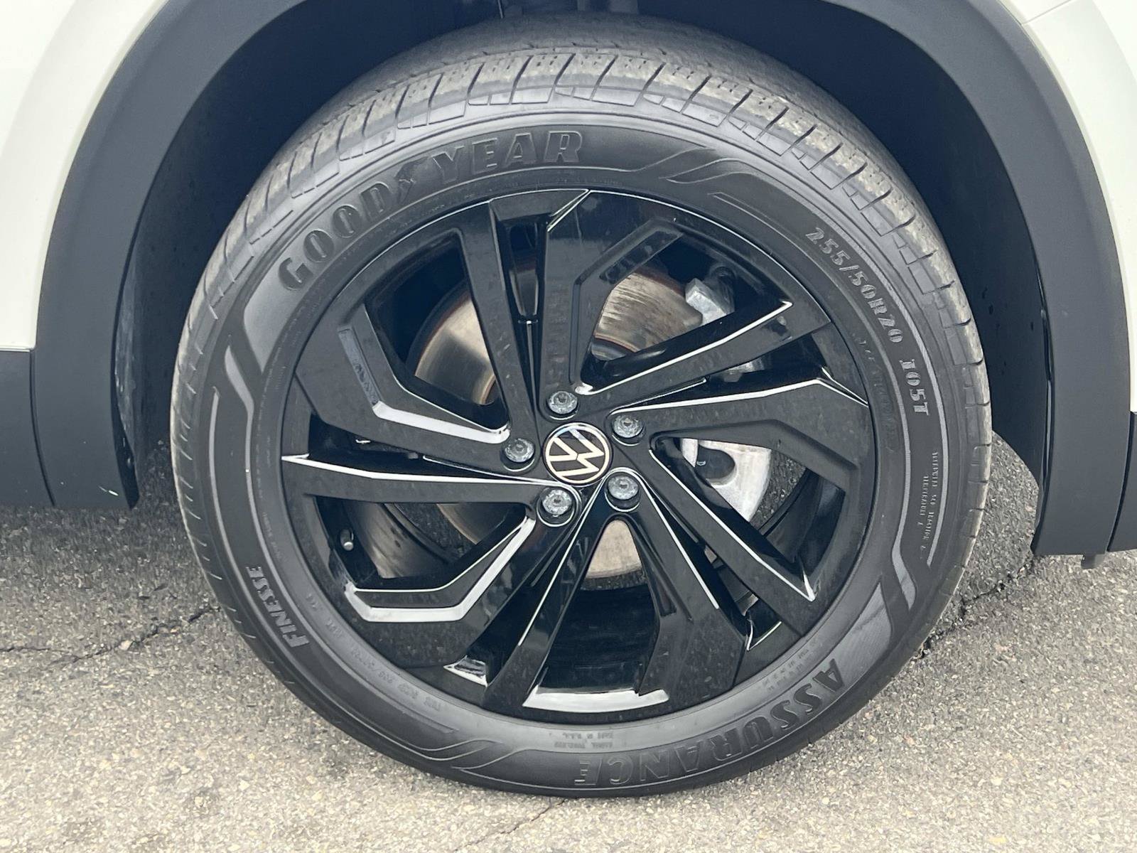 Certified 2023 Volkswagen Atlas SE w/ Black Wheel Package FWD image 28
