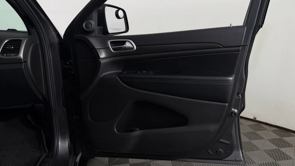 Used 2018 Jeep Grand Cherokee Altitude AWD/4WD image 34