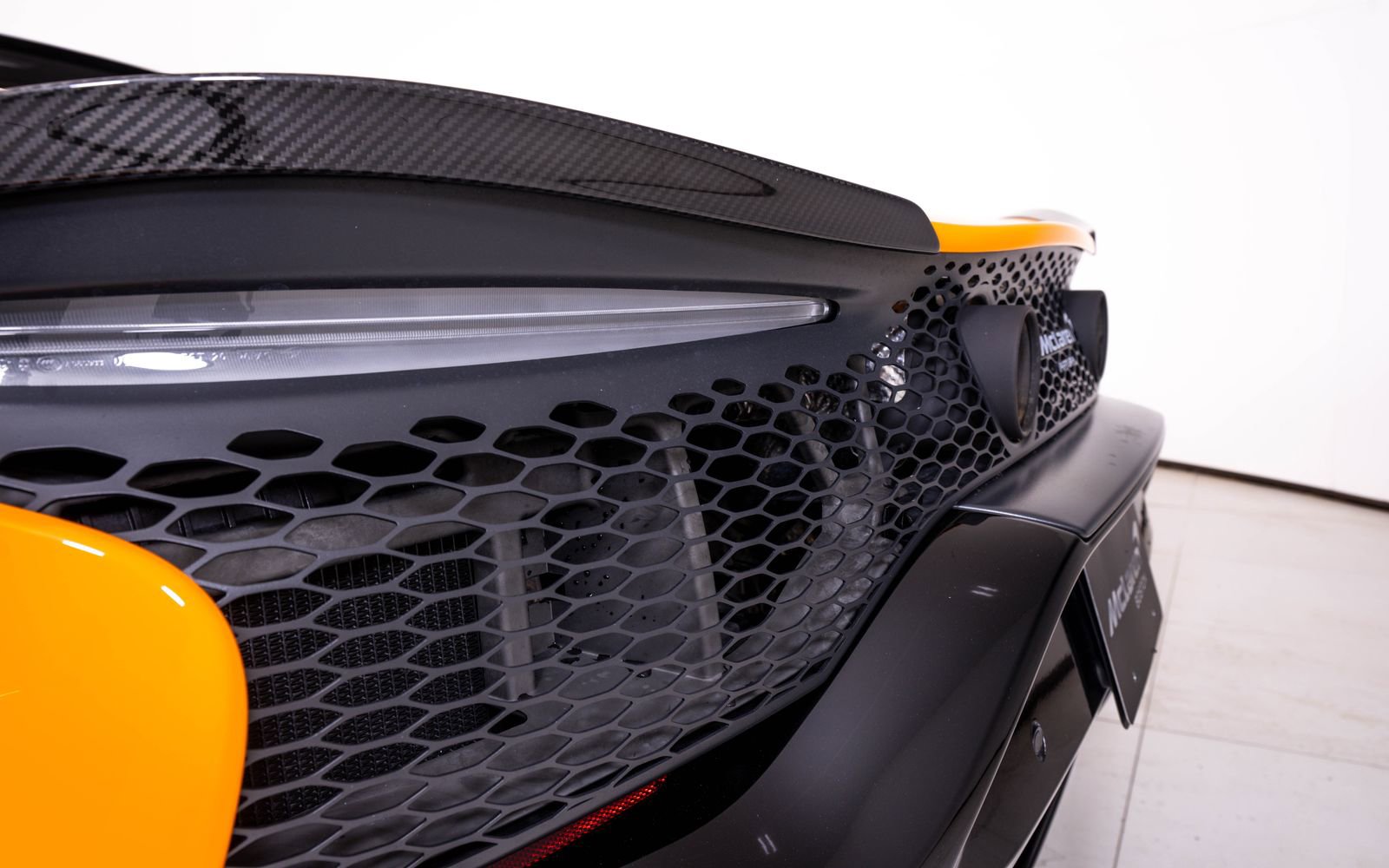 Used 2024 McLaren Artura RWD image 13