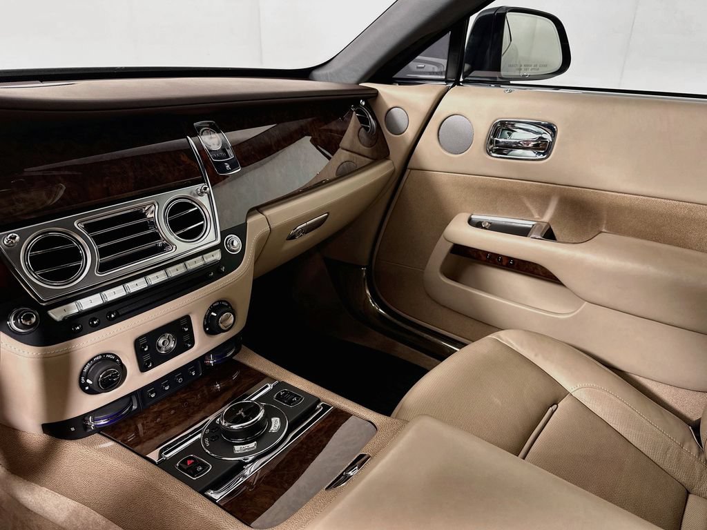 Used 2015 Rolls-Royce Wraith RWD image 16