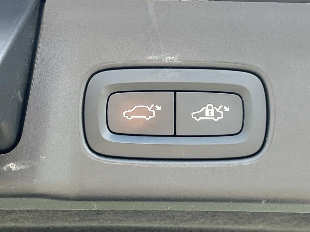 Used 2019 Volvo V90 T5 Cross Country w/ Advanced Package image 13