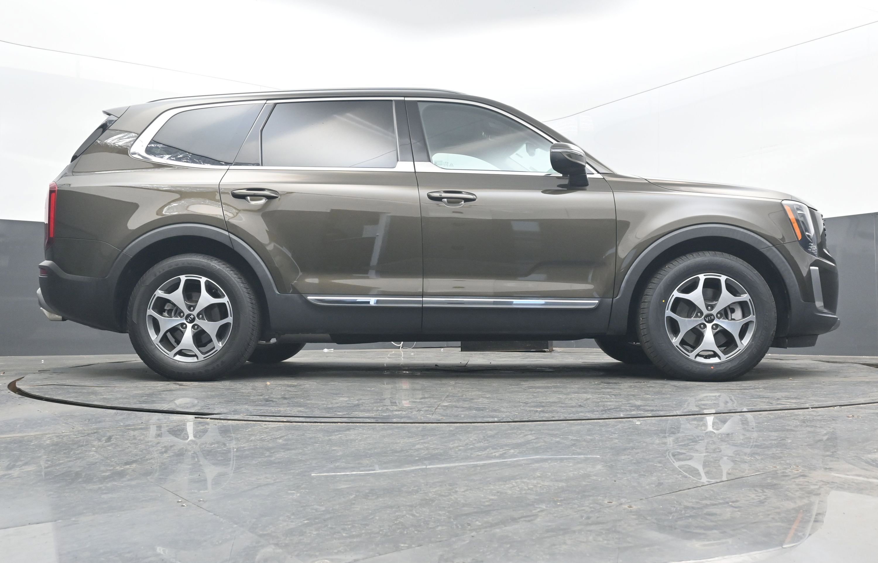 Used 2021 Kia Telluride EX image 28