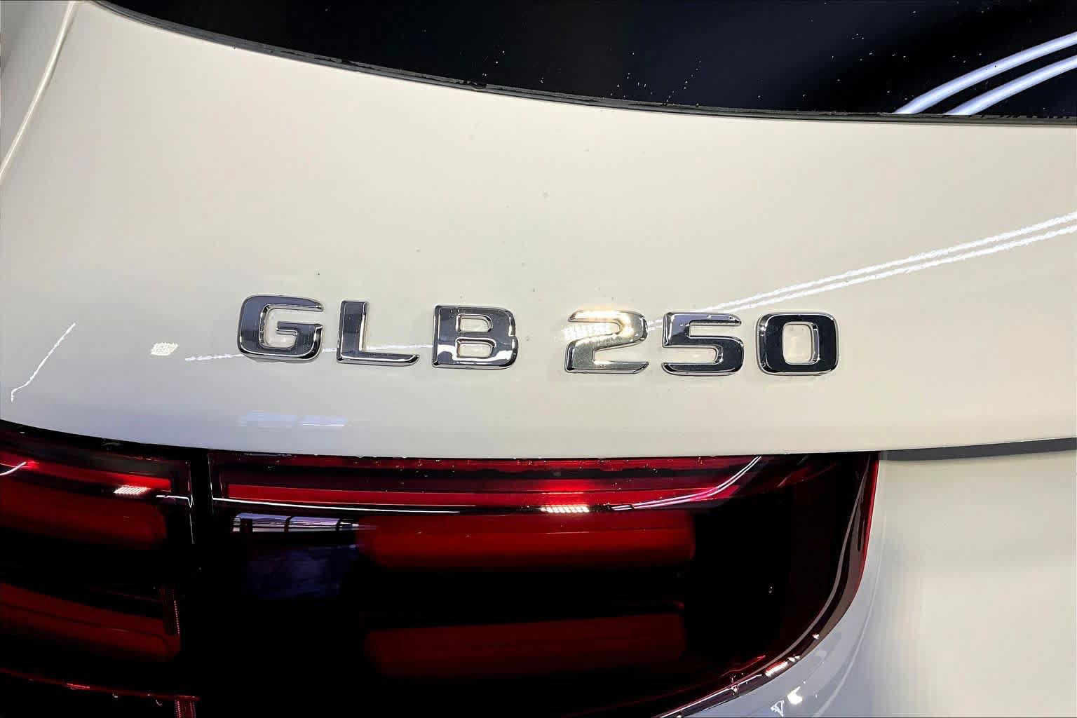 New 2026 Mercedes-Benz GLB 250 4MATIC image 6
