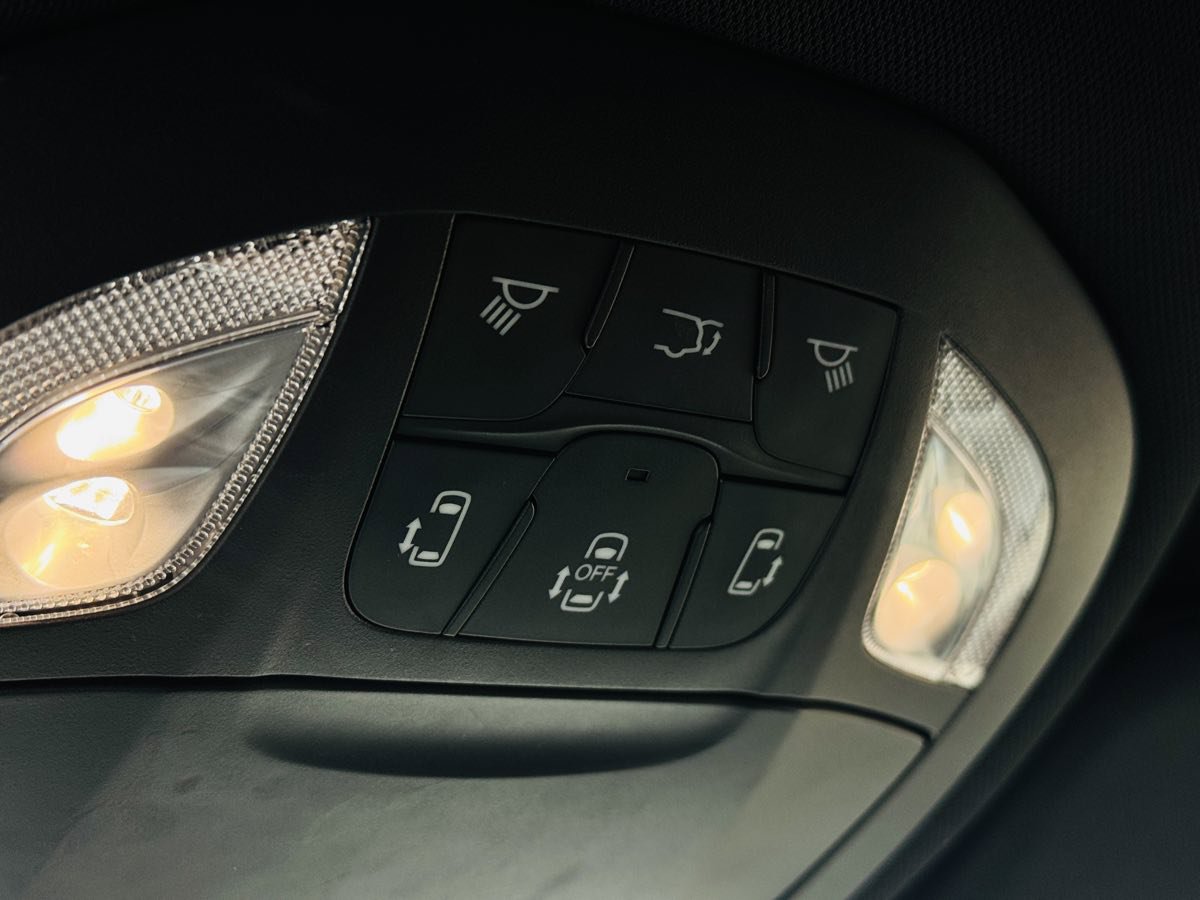 Used 2022 Chrysler Pacifica Touring-L w/ S Appearance Package FWD image 18