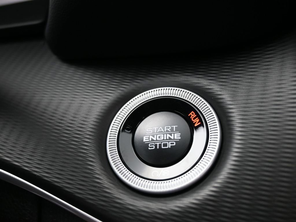 Used 2024 Jeep Grand Cherokee L Laredo image 28