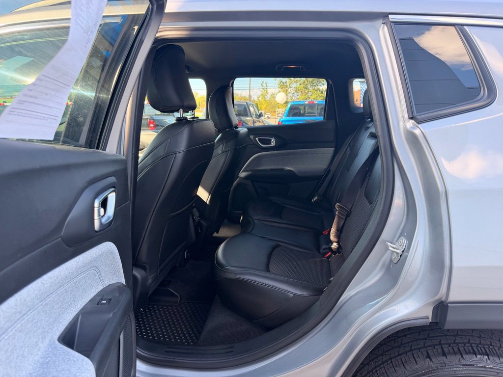 Used 2023 Jeep Compass Latitude w/ Convenience Group AWD/4WD image 18