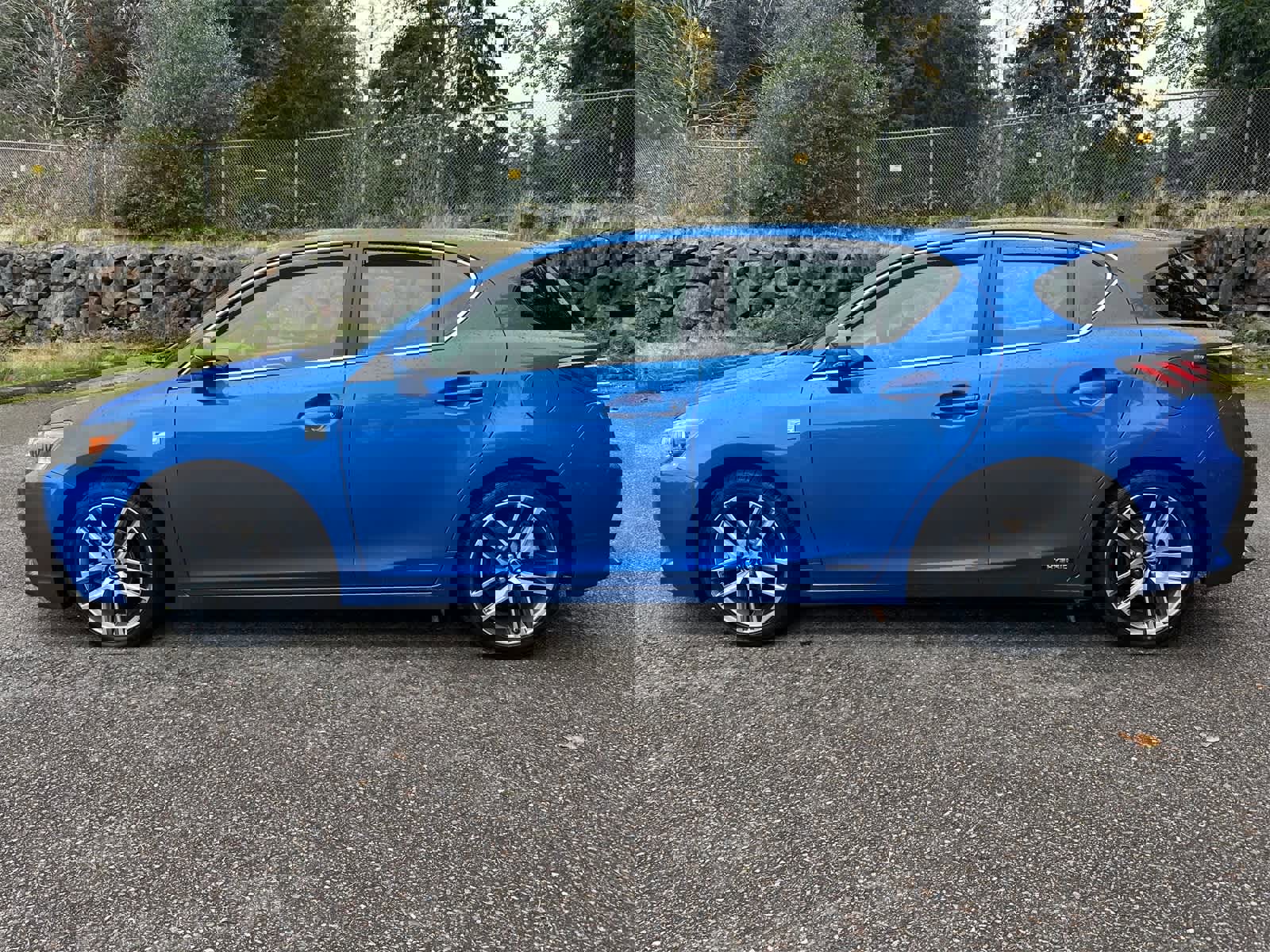 Used 2017 Lexus CT 200h image 2