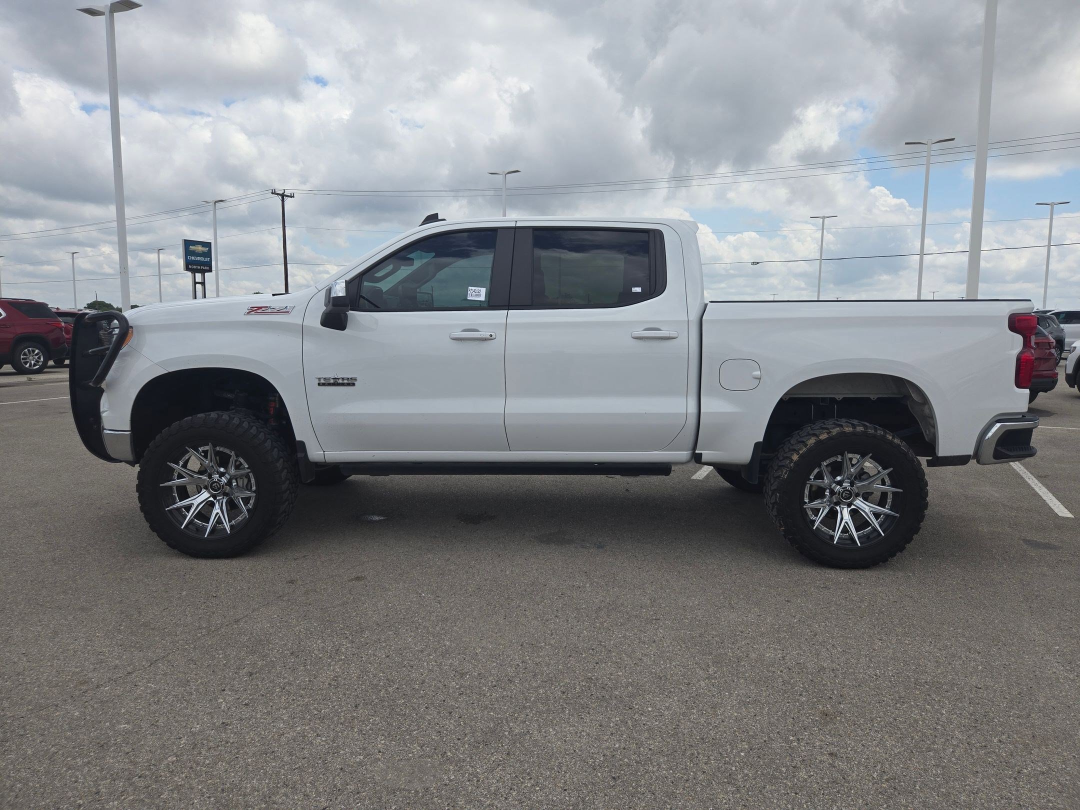 Used 2024 Chevrolet Silverado 1500 LT w/ Z71 Off-Road Package AWD/4WD image 6