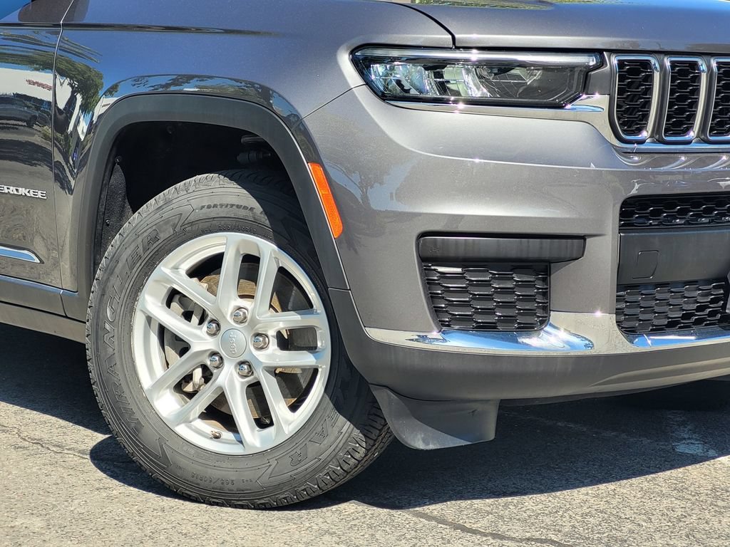 Used 2024 Jeep Grand Cherokee L Laredo AWD/4WD image 3
