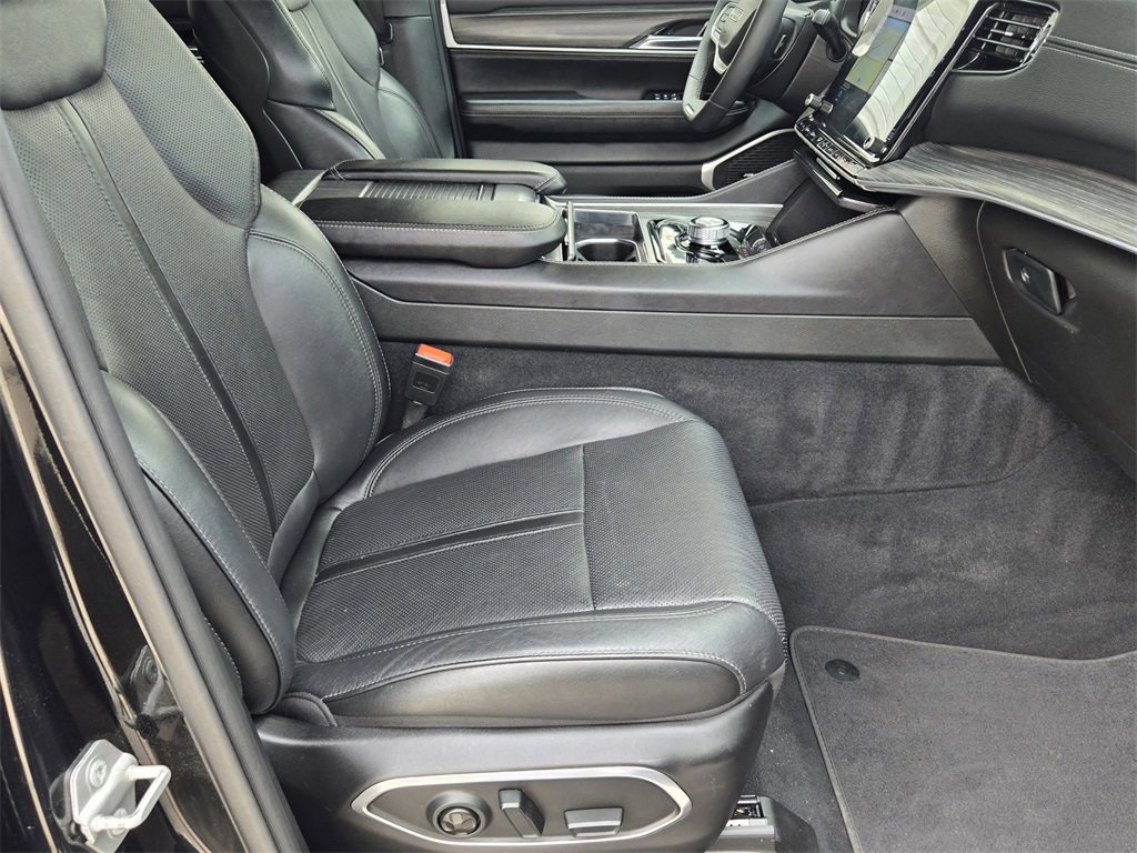 Used 2023 Jeep Wagoneer L Series II image 12