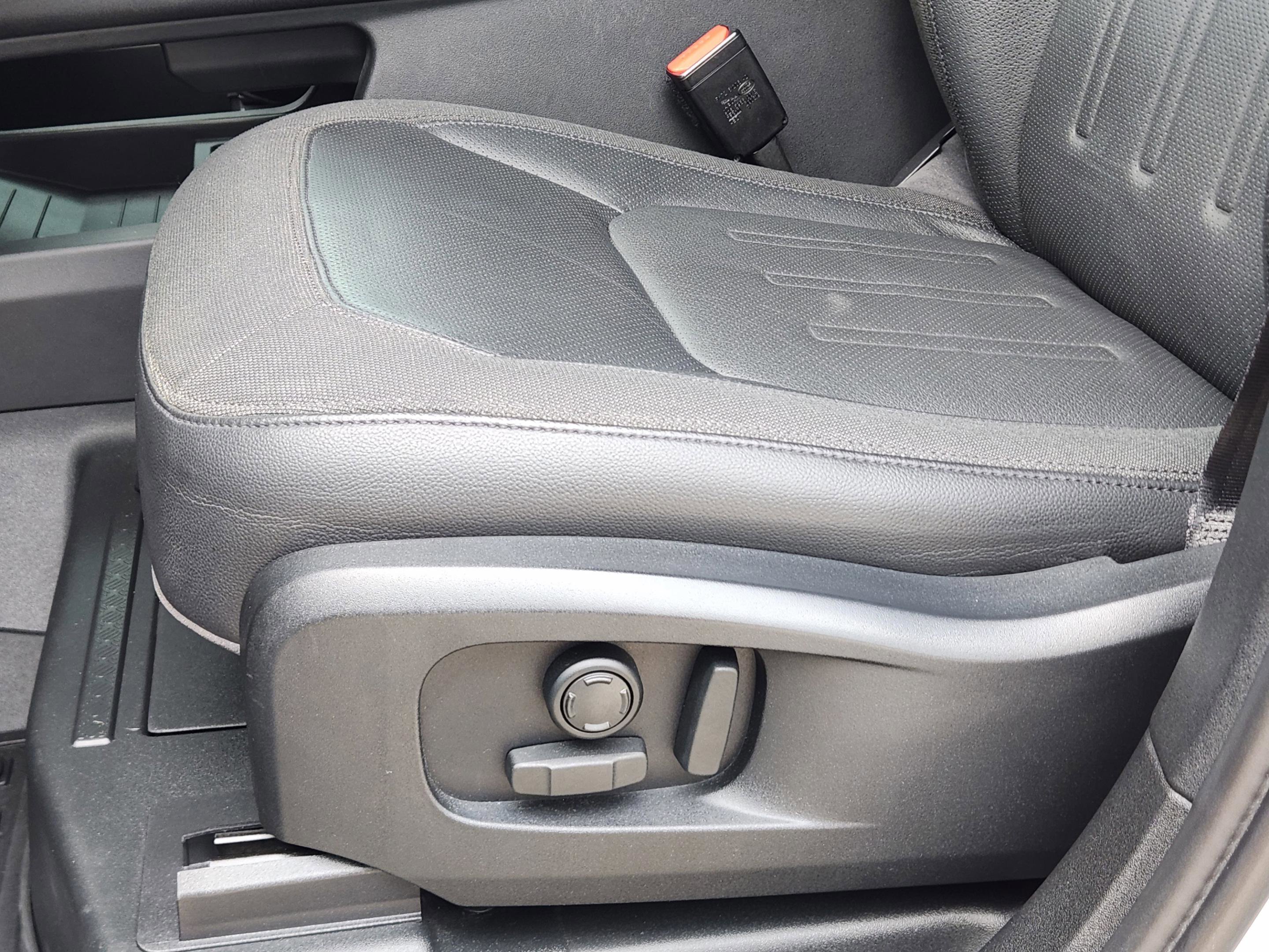 Used 2020 Land Rover Defender 110 First Edition AWD/4WD image 23