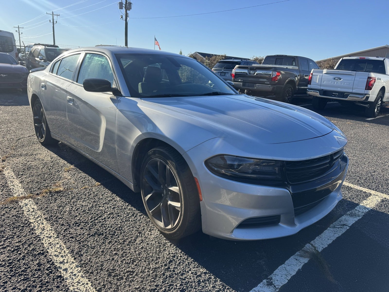 Used 2019 Dodge Charger SXT image 1