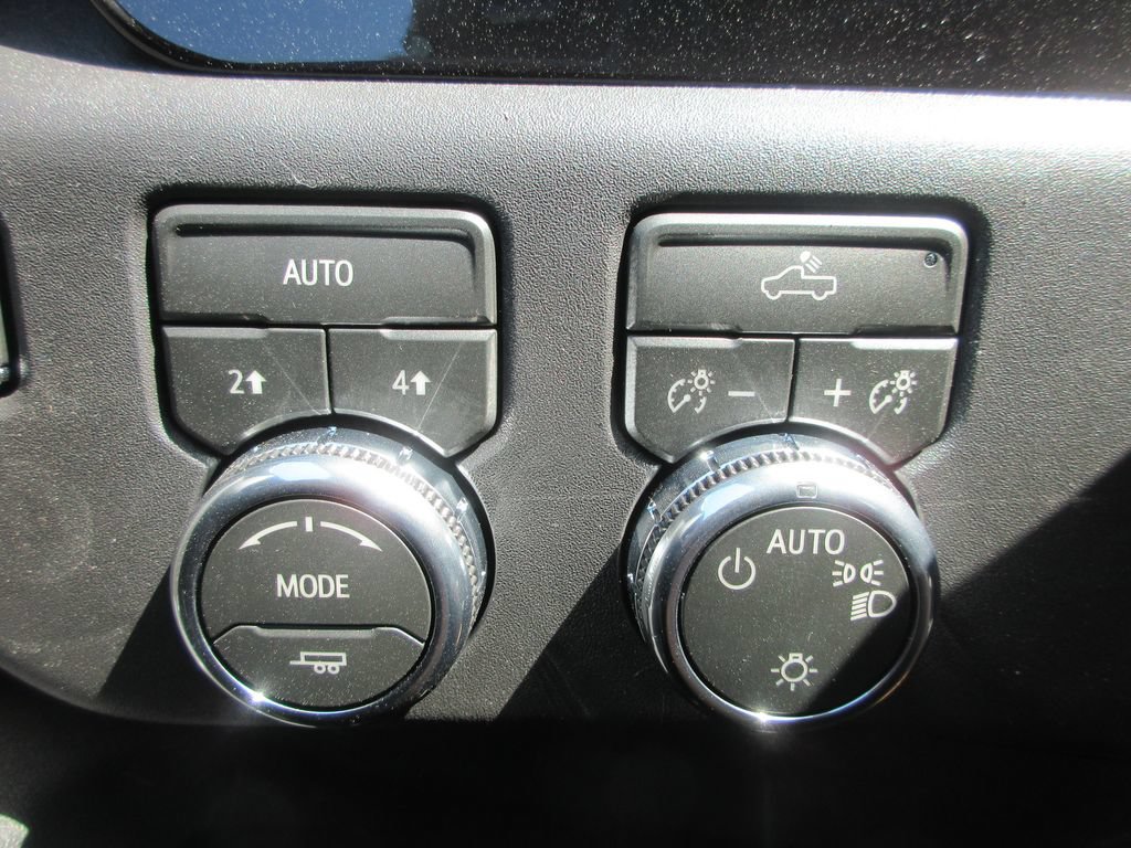 New 2026 GMC Sierra 1500 SLE w/ Max Trailering Package AWD/4WD image 17