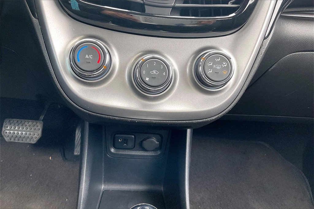 Used 2016 Chevrolet Spark LT image 32