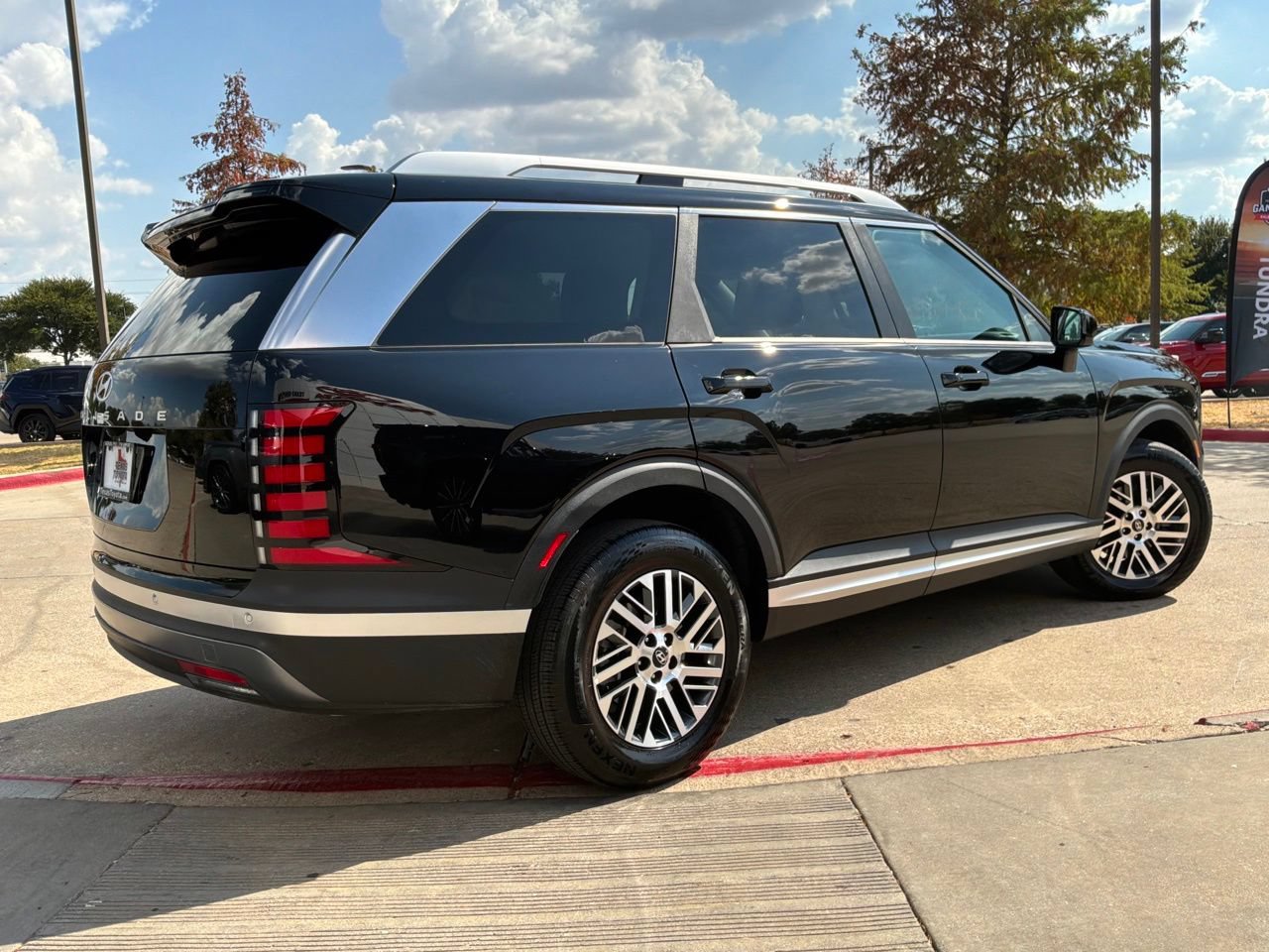 Used 2026 Hyundai Palisade SEL FWD image 6