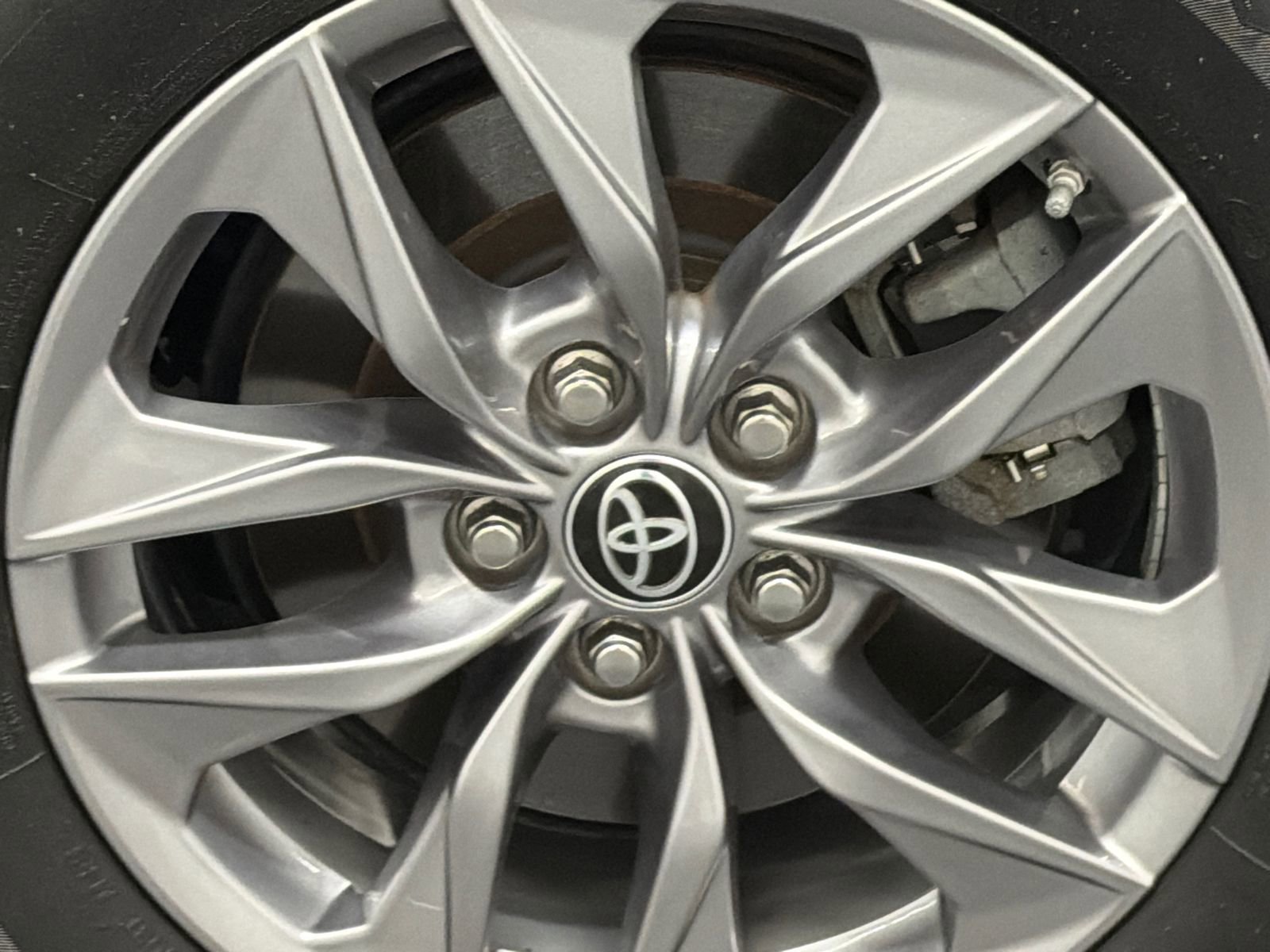 Used 2023 Toyota Sienna XLE FWD image 5