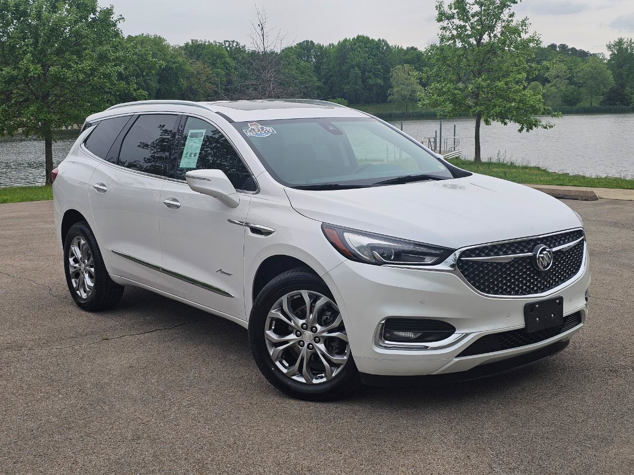 Used 2021 Buick Enclave Avenir w/ Avenir Technology Package AWD/4WD image 2