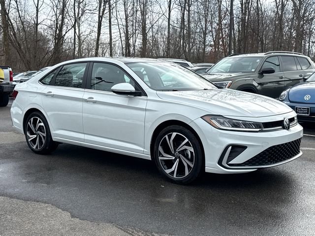 Certified 2025 Volkswagen Jetta SEL image 2
