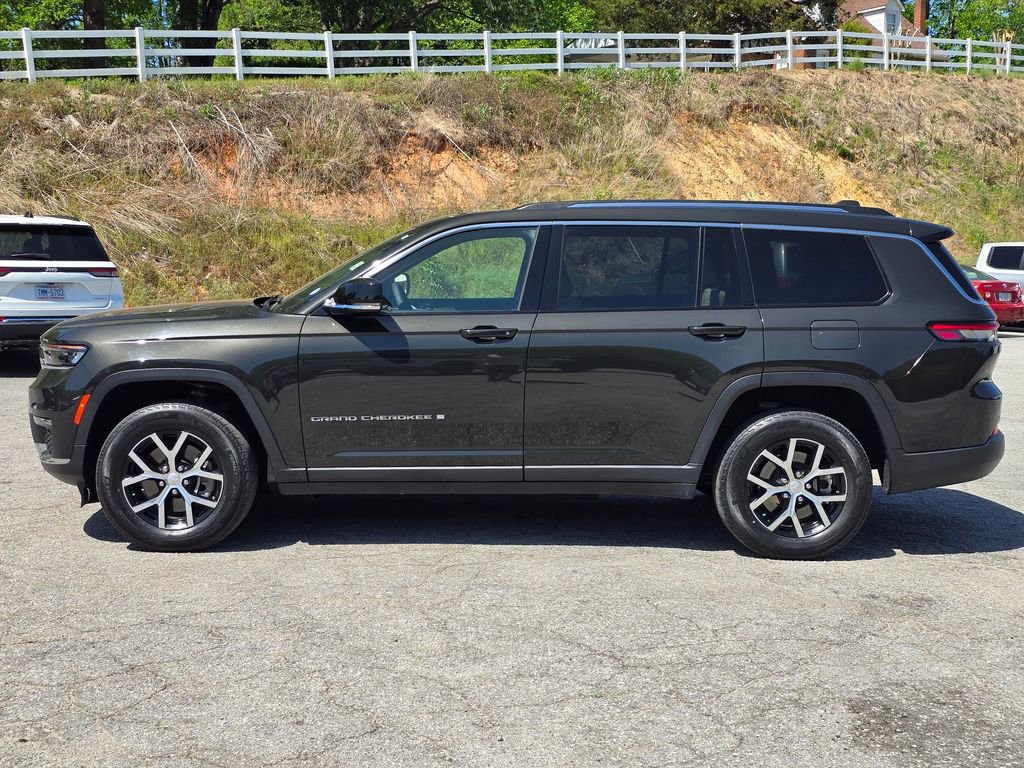 Used 2023 Jeep Grand Cherokee L Limited AWD/4WD image 17