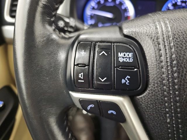Used 2017 Toyota Highlander Limited image 19