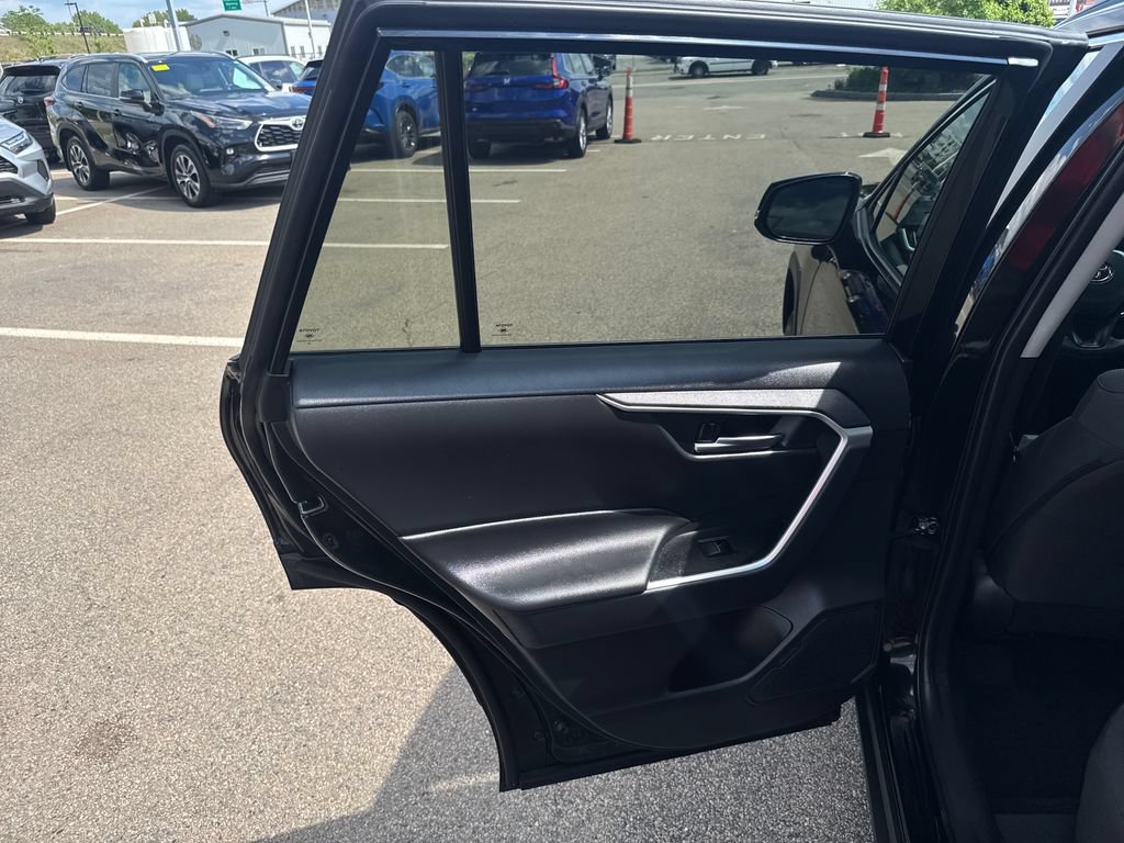Used 2025 Toyota RAV4 XLE AWD/4WD image 36